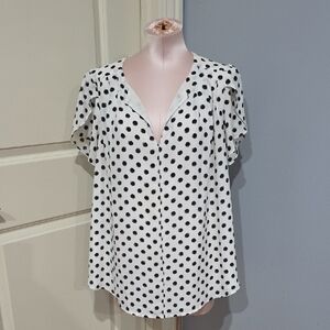 41 Hawthorn Black and‎ White Flutter Sleeve Blouse